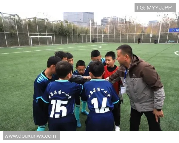 西安足球队勇闯奥运会舞台展现逆袭精神与拼搏风采